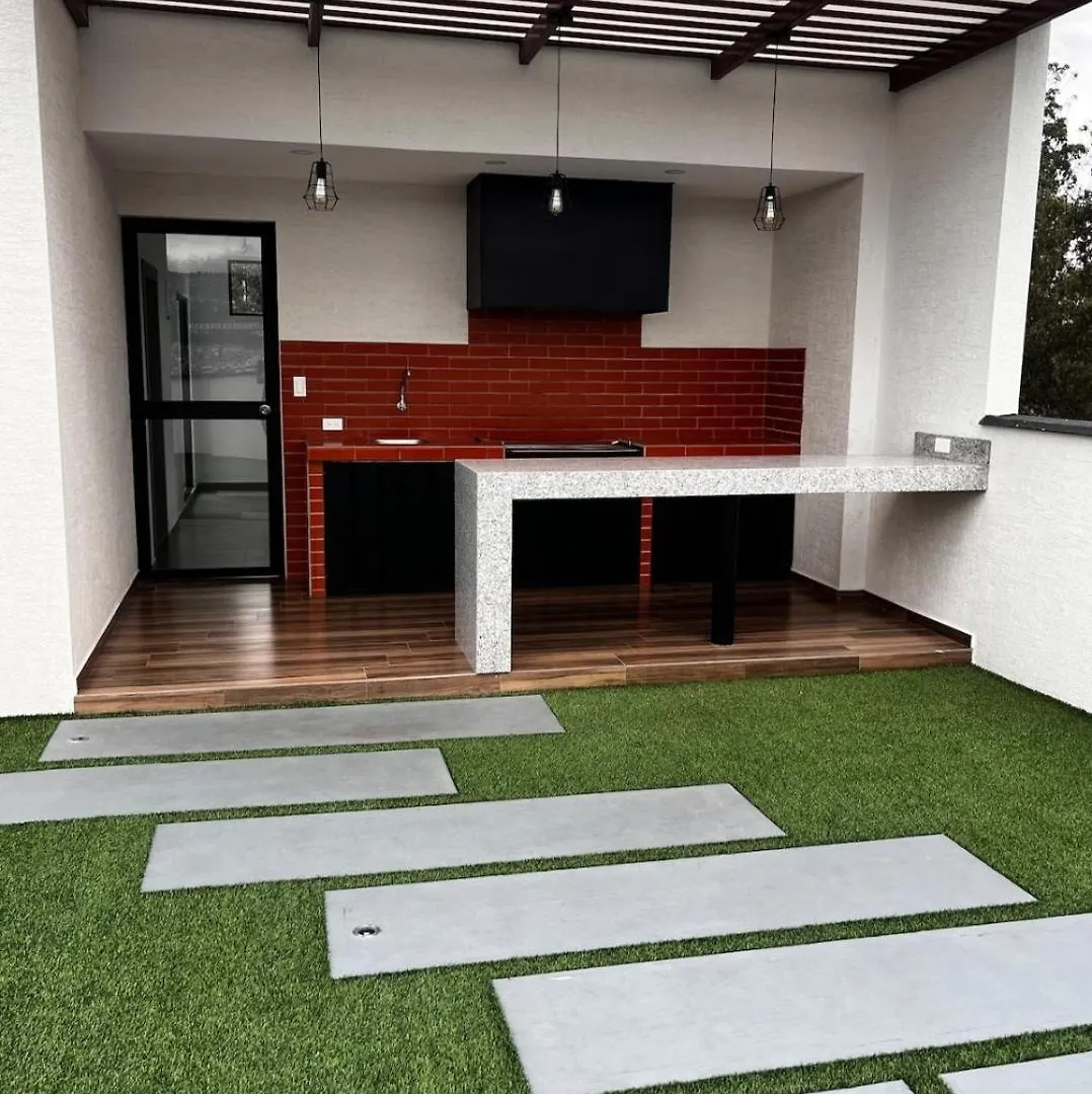 Suite Acogedora Atras Del Supermaxi De La Real Audiencia, Ponceano Alto Quito Apartmán